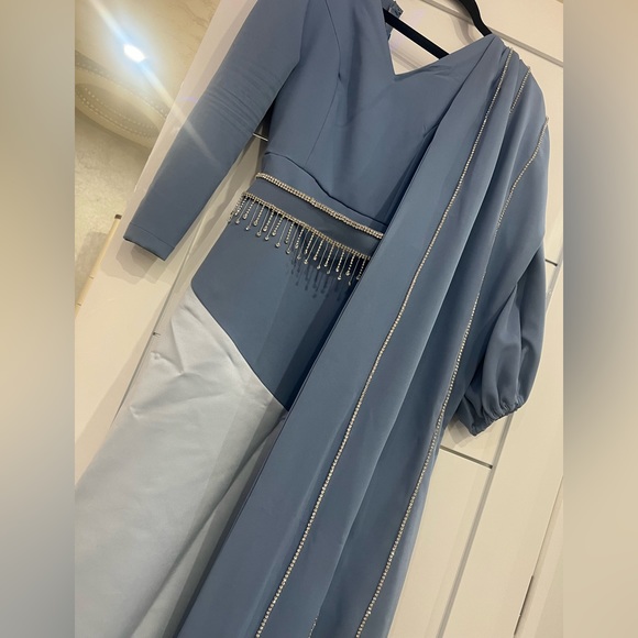 Dresses - Picture 7 of 12